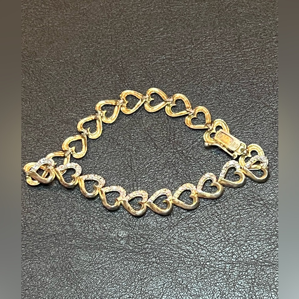 Was a gift from an ex so a must sell